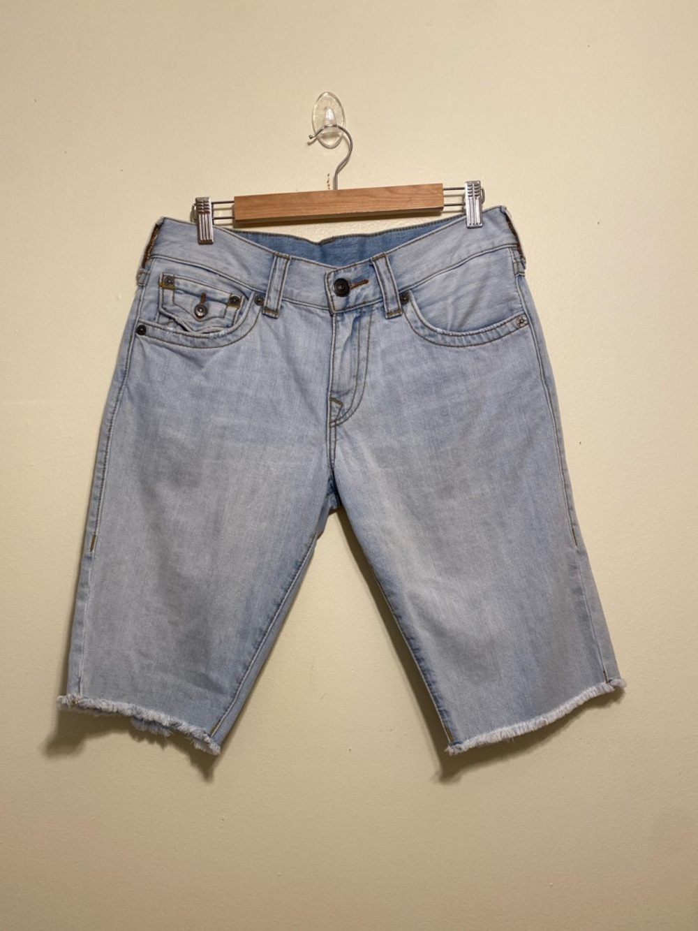 True Religion Ricky Light Wash Denim Straight Shorts. Size 30
